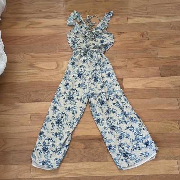 American Eagle | Cream/Blue Floral Jumpsuit | Ruffle | size XS - Picture 6 of 8